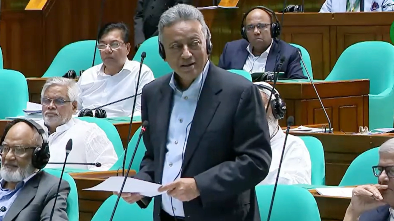 সংসদ অধিবেশনে অর্থমন্ত্রী আমির খসরু মাহমুদ চৌধুরী। ছবি : সংগৃহীত