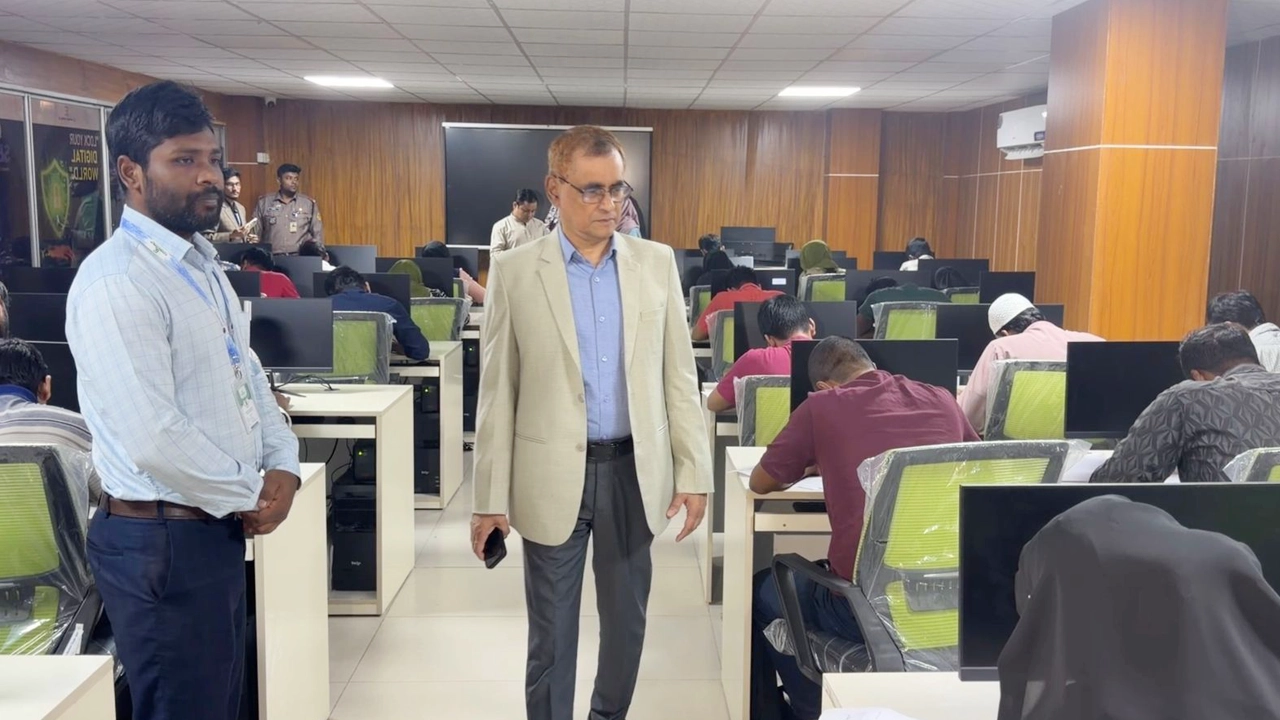 যুব উন্নয়নের ফ্রিল্যান্সিং প্রশিক্ষণে লাখো শিক্ষার্থীর ভিড়