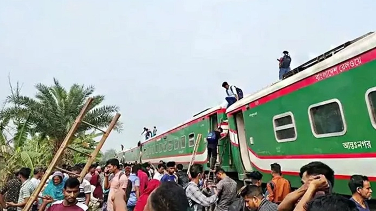 ট্রেন দুর্ঘটনায় ক্ষয়ক্ষতি কমানো ও দুর্ভোগ এড়াতে ডিসি-এসপিকে প্রধানমন্ত্রীর নির্দেশ