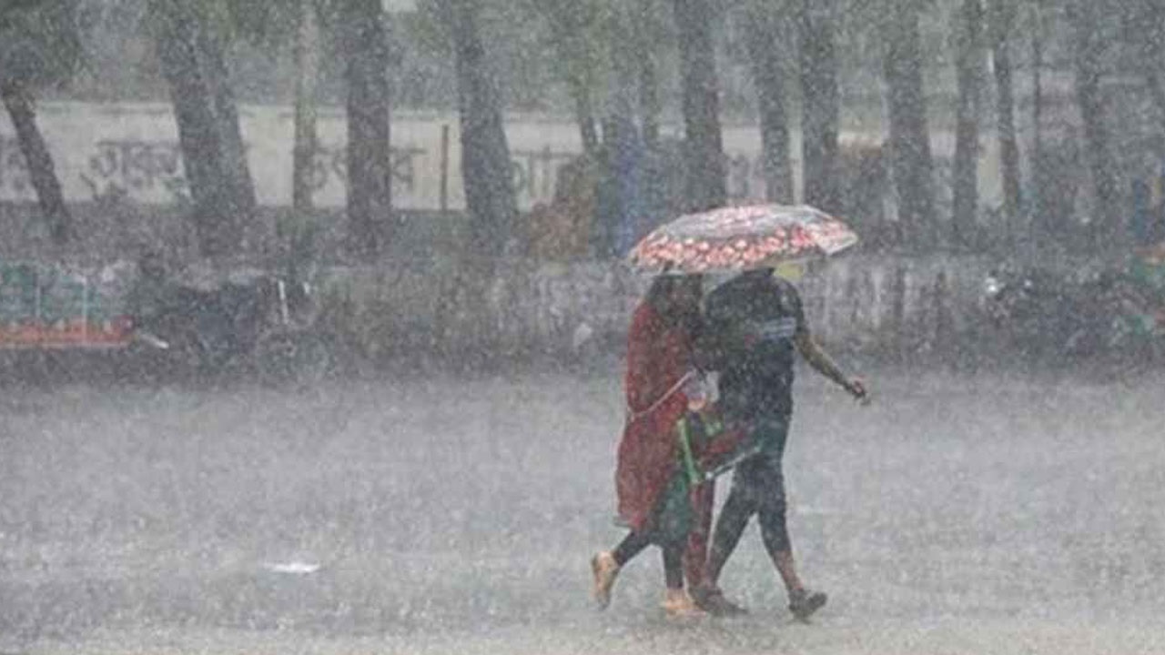 ৫ দিন টানা বৃষ্টি নিয়ে আবহাওয়া অফিসের নতুন বার্তা, ঝরতে পারে যেসব জেলায়