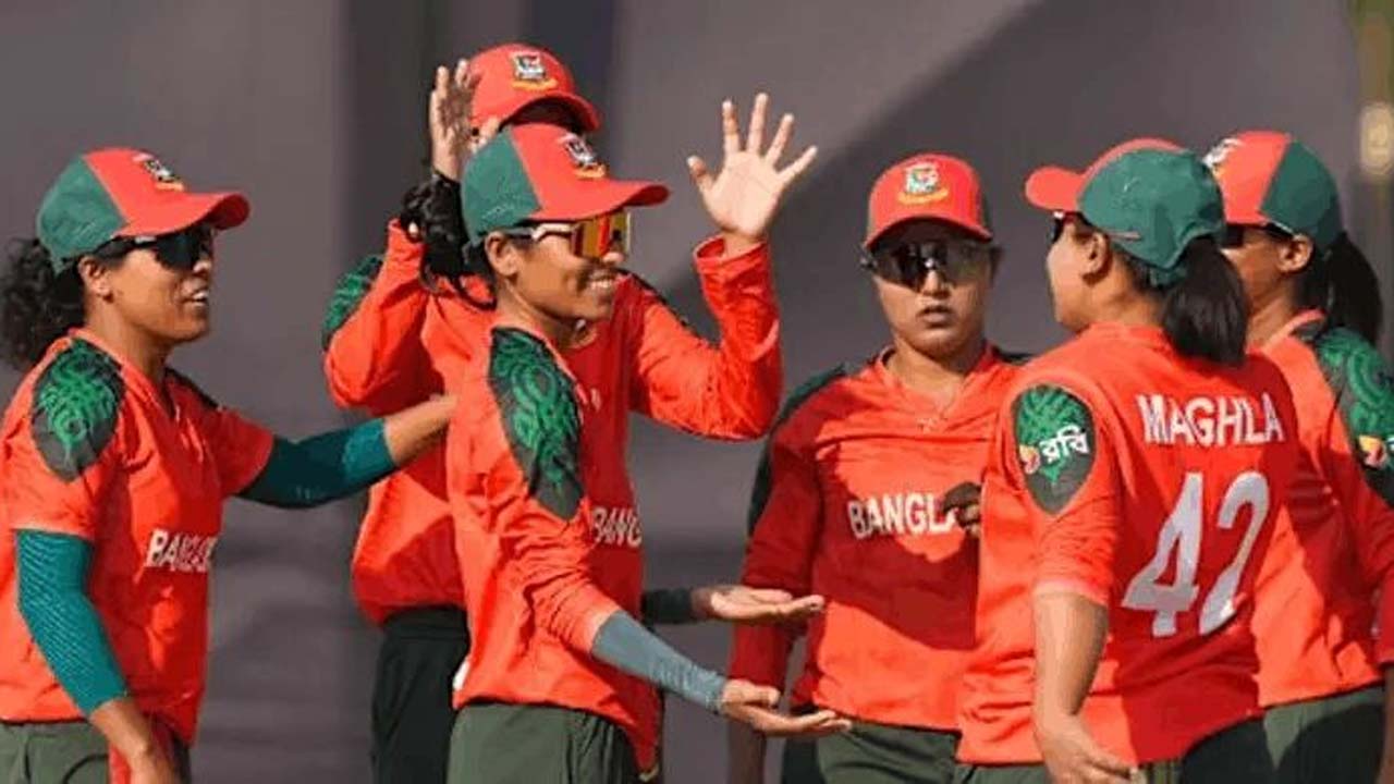 বাংলাদেশ নারী ক্রিকেট দল। পুরোনো ছবি