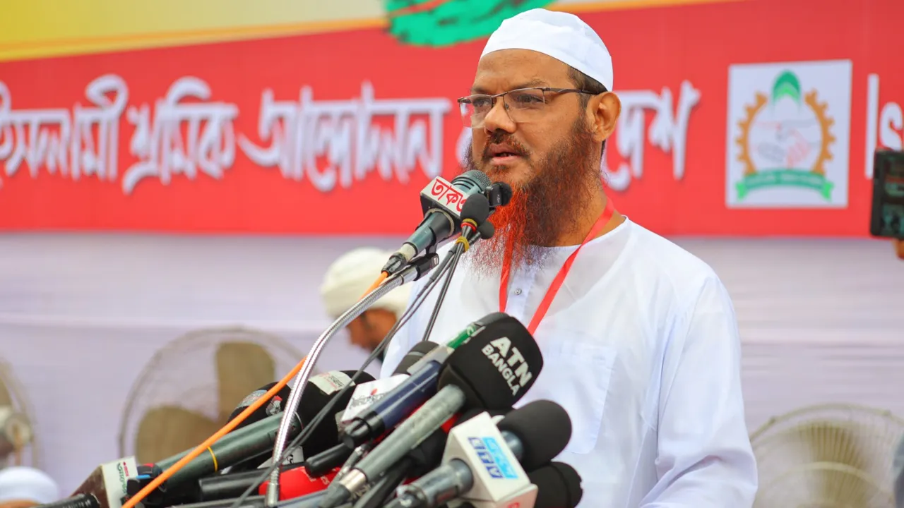 শুক্রবার শ্রমিক দিবসে ইসলামী শ্রমিক আন্দোলন আয়োজিত শ্রমিক সমাবেশে কথা বলেন মুহাম্মাদ ফয়জুল করীম। ছবি: সংগৃহীত