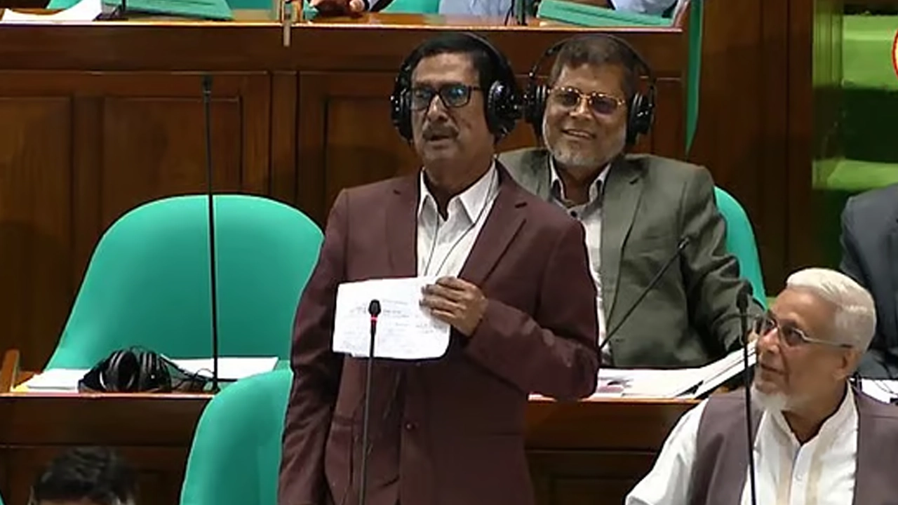 সংসদ অধিবেশনে সংসদ সদস্য ফজলুর রহমান। ছবি : সংগৃহীত