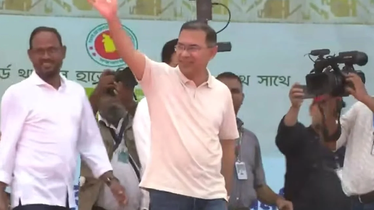 টাঙ্গাইলে সমাবেশস্থলে প্রধানমন্ত্রী তারেক রহমান। ছবি: সংগৃহীত