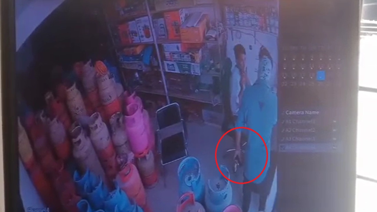 চাঁদা না দেওয়ায় ব্যবসায়ীর কর্মচারীকে ইলেকট্রিক শক, হত্যার হুমকি