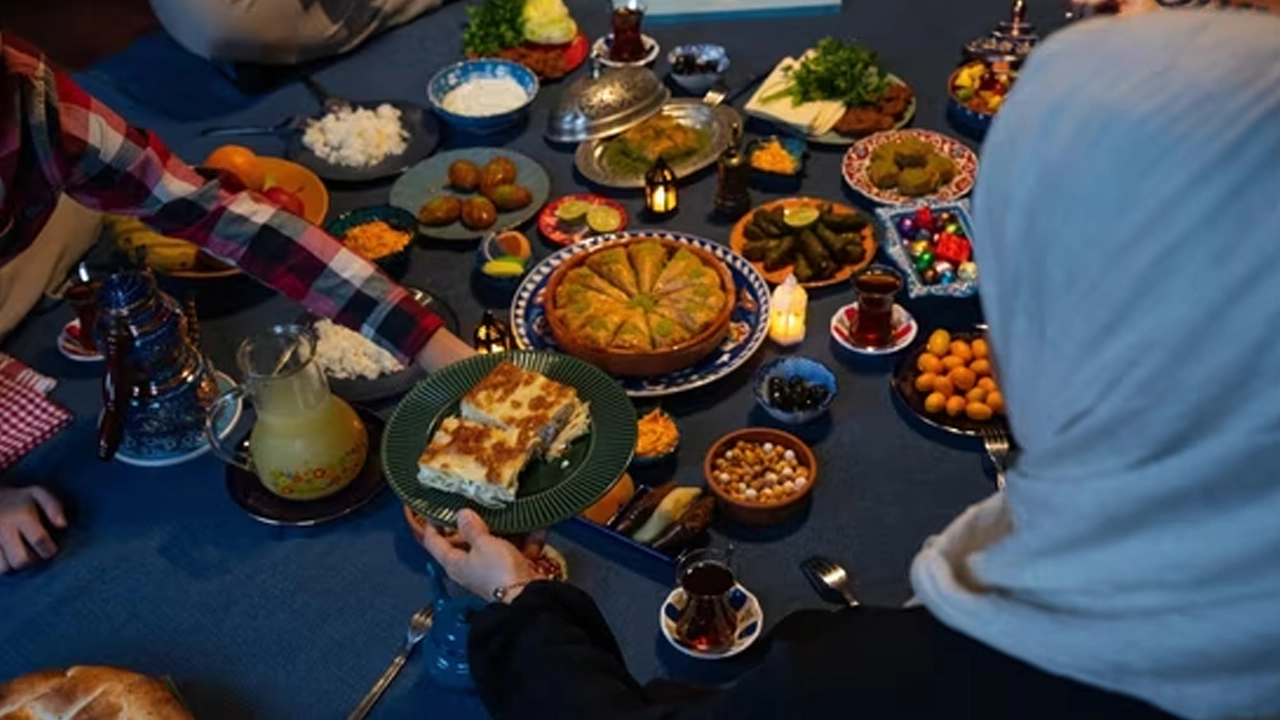 ইফতারে কী এড়িয়ে চলবেন, জানালেন পুষ্টিবিদ