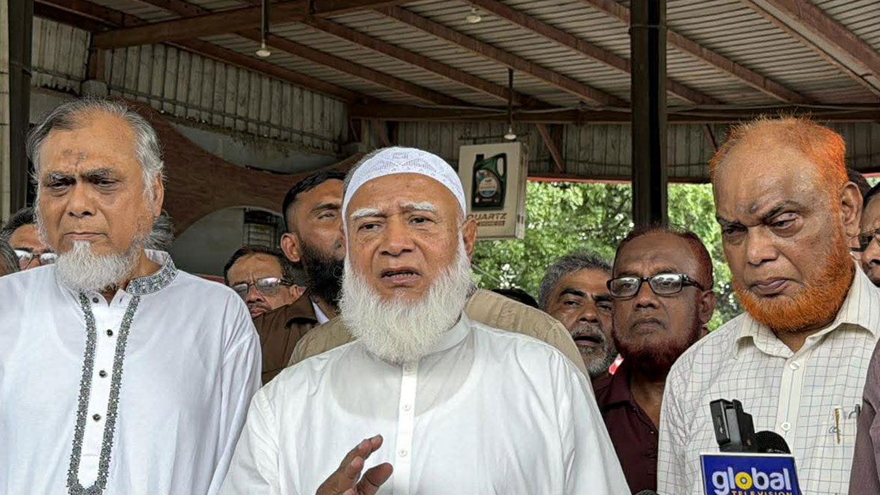 তেল সংকটে জনদুর্ভোগ চরমে, সরকারি তথ্য নিয়ে প্রশ্ন তুললেন জামায়াত আমির