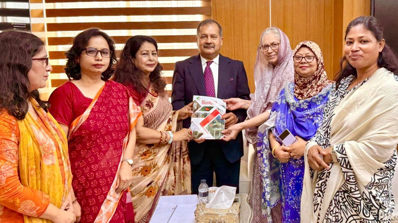 তথ্যমন্ত্রীর সঙ্গে নারী সাংবাদিক ফোরামের সৌজন্য সাক্ষাৎ