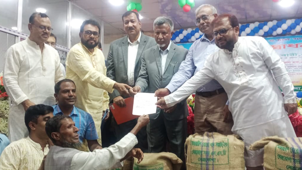থাকছে না লটারি, কৃষক যত খুশি ধান দিতে পারবেন গুদামে: খাদ্য প্রতিমন্ত্রী