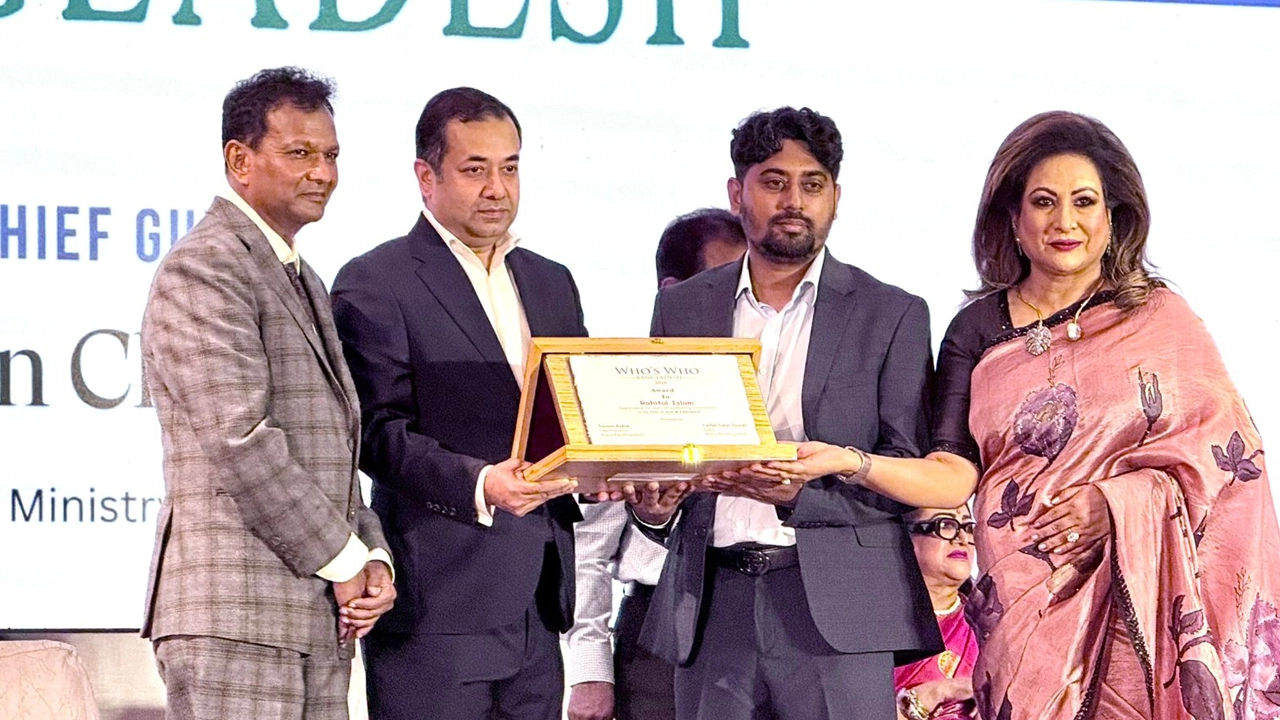 সম্মাননার মঞ্চে বাদল ফরাজীর আর্তনাদ তুলে ধরলেন লেখক রাহিতুল ইসলাম