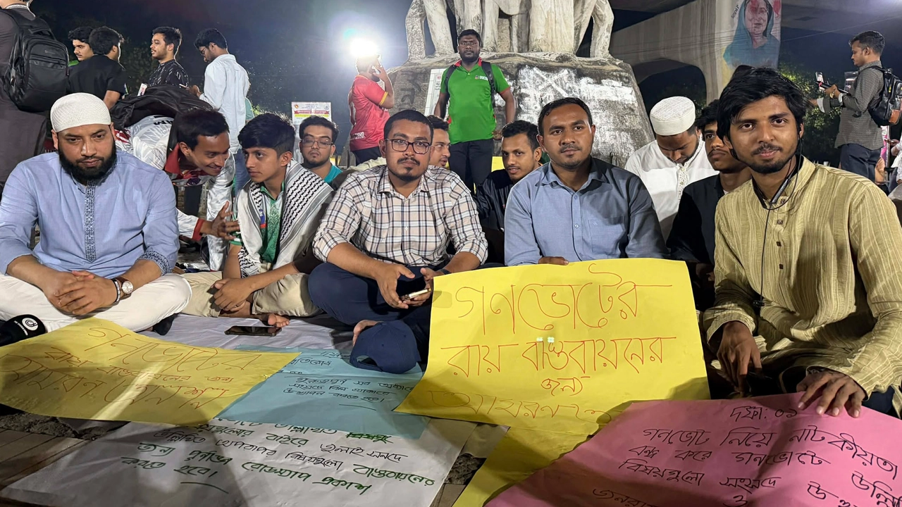 রাজুতে অনশনরত শিক্ষার্থীদের পাশে সাদিক কায়েম