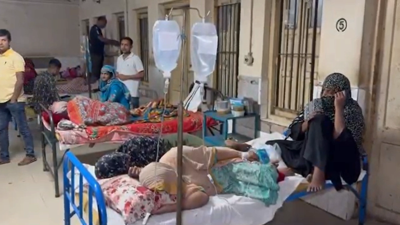 কারখানায় ইফতার খেয়ে অর্ধশতাধিক শ্রমিক অসুস্থ