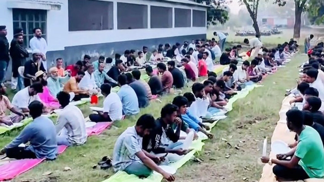 বগুড়ায় শতাধিক নেতাকর্মী নিয়ে ছাত্রলীগ-যুবলীগের ইফতার মাহফিল