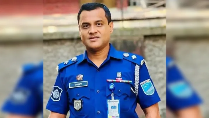 আর বোধ হয় চাকরি করা হল না, পুলিশ কর্মকর্তার আবেগঘন পোস্ট