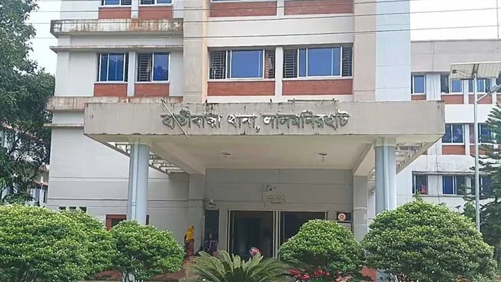 লালমনিরহাটে স্কুলছাত্রীর ঝুলন্ত মরদেহ উদ্ধার 