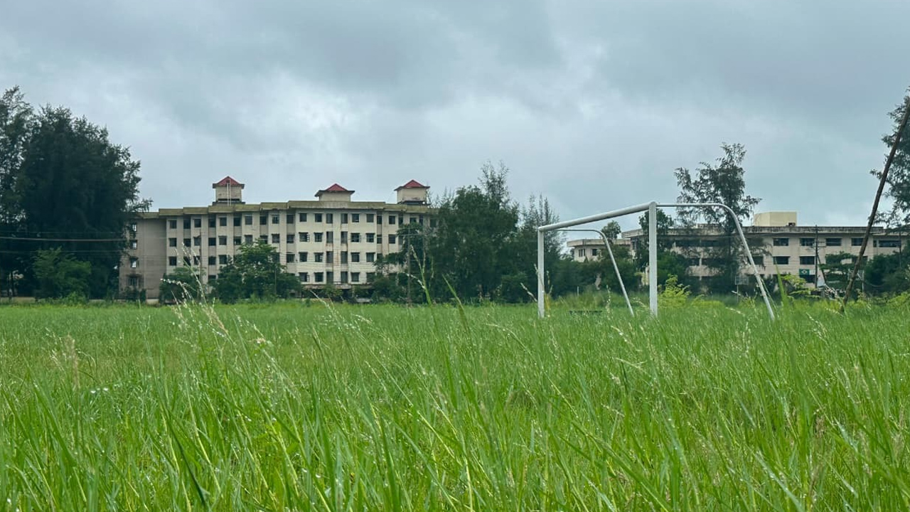 নোবিপ্রবির কেন্দ্রীয় খেলার মাঠ বেহাল