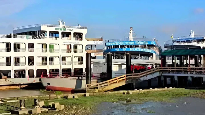 রোটেশনে চলছে লঞ্চ, ভোগান্তিতে চরফ্যাশনের যাত্রীরা