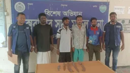 কক্সবাজারে দেশীয় অস্ত্রসহ ৪ ছিনতাইকারী গ্রেপ্তার