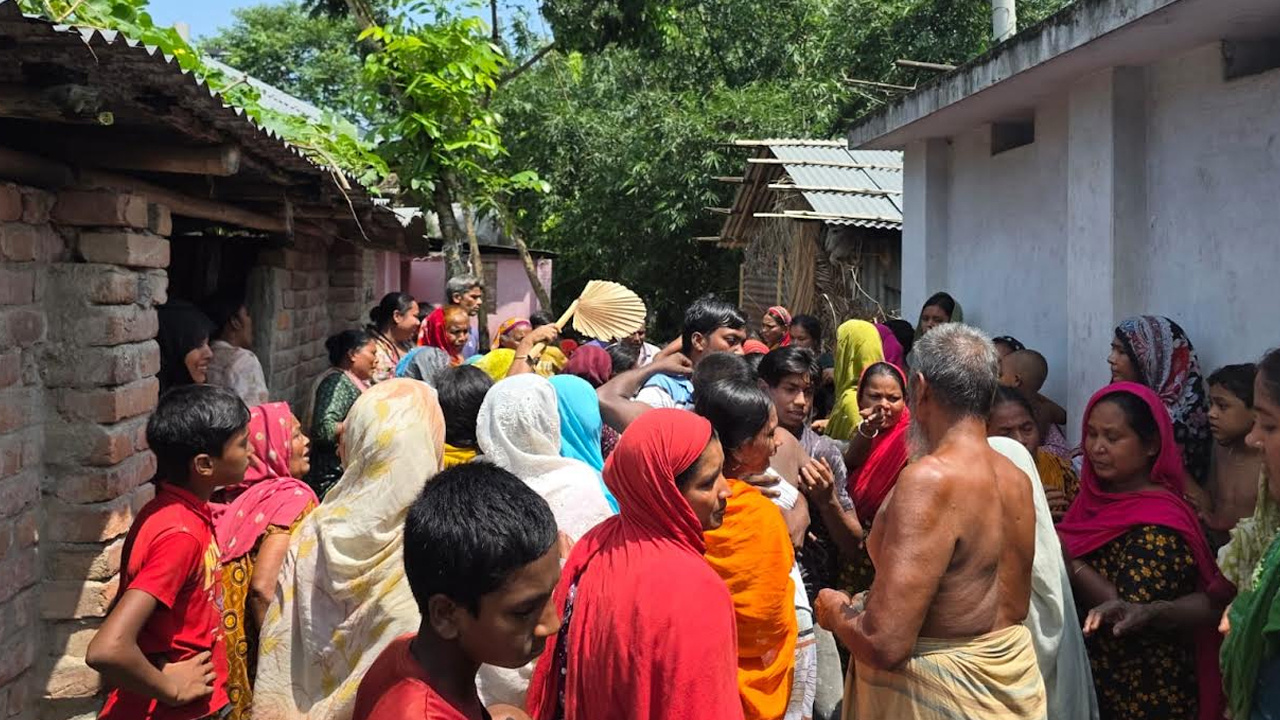 কাপড় শুকাতে গিয়ে বিদ্যুৎস্পৃষ্ট পুত্রবধূ, বাঁচাতে গিয়ে প্রাণ গেল শ্বশুরেরও