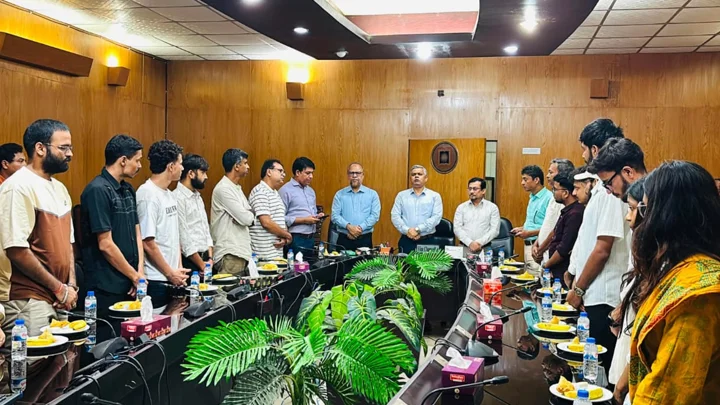 দুর্যোগে নেপালি শিক্ষার্থীদের পাশে থাকার আশ্বাস রাবি প্রশাসনের