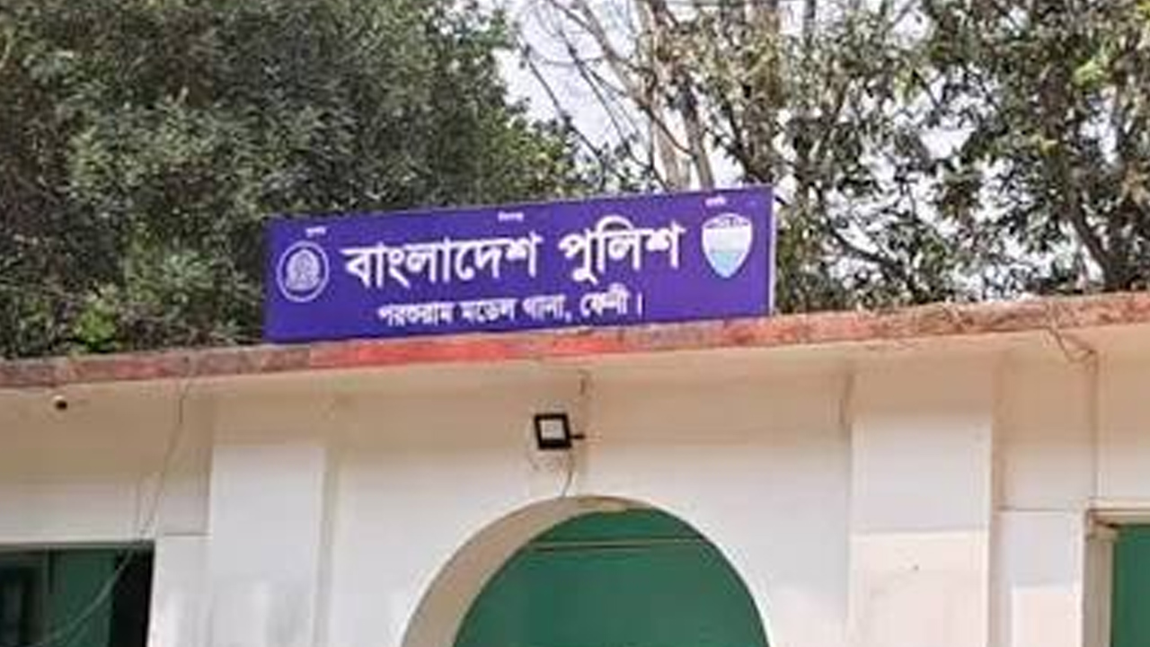 ঘরে পড়ে ছিল মায়ের মরদেহ, দুদিন পর জানলেন ছেলে