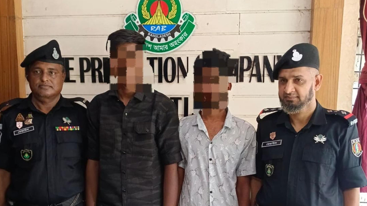 কুষ্টিয়ায় ৩ কেজি গাঁজাসহ দুই যুবক গ্রেপ্তার