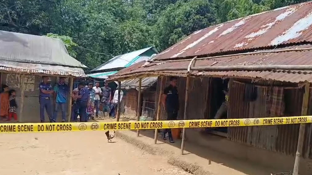 নিজ ঘরে ঘুমন্ত অবস্থায় যুবককে গলা কেটে হত্যা