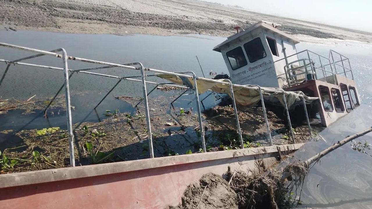 কোটি টাকার উদ্ধারযান এখন নিজেই উদ্ধারের অপেক্ষায়