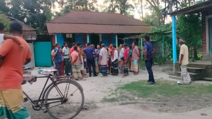 দত্তক ছেলের বউকে দেওয়া জমি নিয়ে বিরোধ