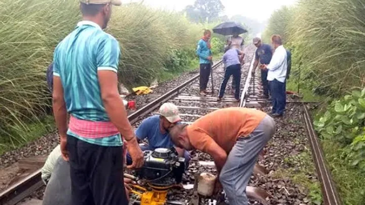 আড়াই ঘণ্টা পর রাজশাহীর সঙ্গে সারা দেশের ট্রেন চলাচল শুরু