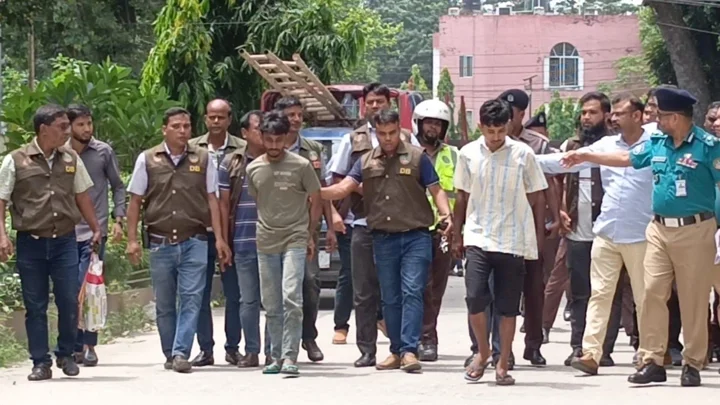 রংপুরে চার খুন: দুই আসামিকে জেলগেটে জিজ্ঞাসাবাদের অনুমতি