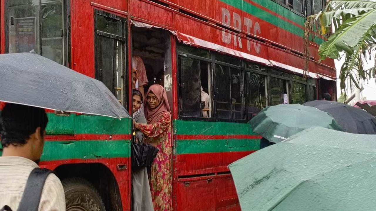 শিক্ষার্থী বাড়লেও বাড়েনি বাস, ভোগান্তিতে নোবিপ্রবির শিক্ষার্থীরা