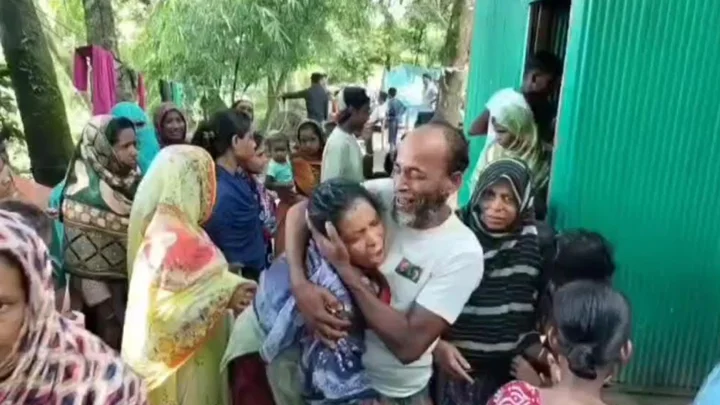 ‘ডিউটি শেষ কইরা আইসা দেখি মেয়ে ঘরের আড়ার সঙ্গে ঝুলছে’