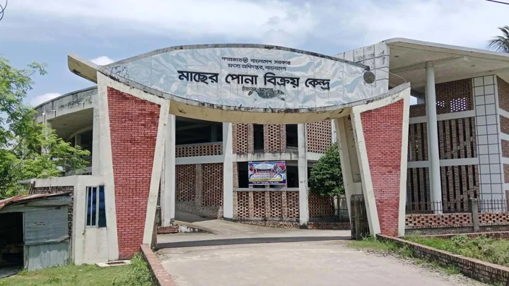 সাত বছরেও চালু হয়নি ১৯ কোটিতে নির্মিত পোনা বিক্রয় কেন্দ্র