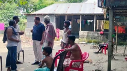 বাসি তরকারি খেয়ে গৃহবধূর মৃত্যু, মেয়ে আশঙ্কাজনক