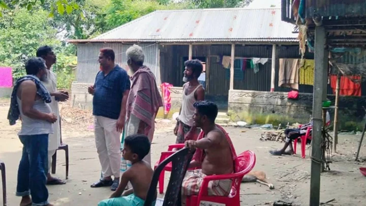 বাসি তরকারি খেয়ে গৃহবধূর মৃত্যু, মেয়ে আশঙ্কাজনক