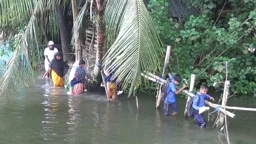 কালভার্ট থাকলেও নেই সংযোগ সড়ক, কোমরসমান পানিতে যাতায়াত