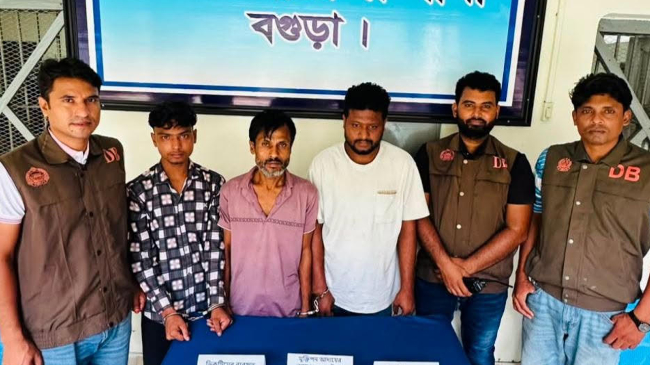 ডিবি পুলিশ পরিচয়ে অপহরণ করতেন তারা