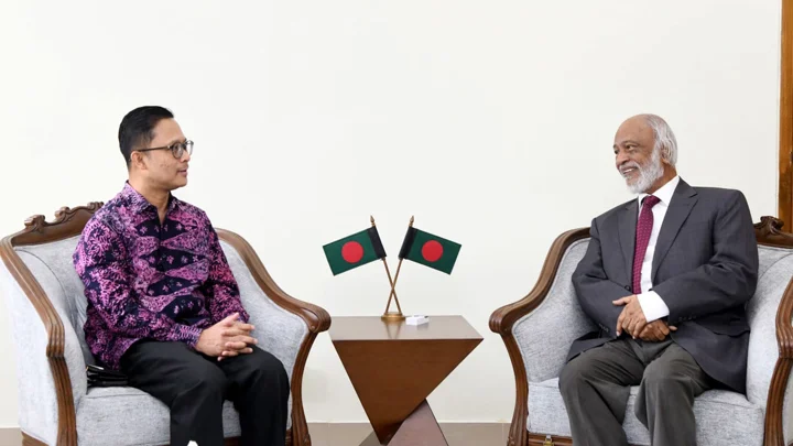 বাংলাদেশ-মালয়েশিয়া সম্পর্ক নতুন উচ্চতায় নিতে চায় সরকার: এলজিআরডি মন্ত্রী