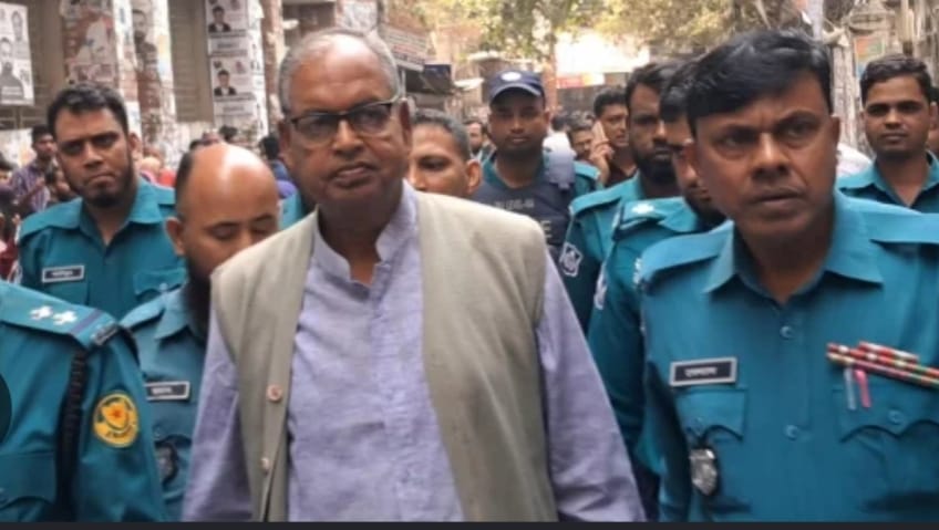শামসুজ্জামান দুদুকে কোর্টে নিয়ে যাওয়ার দৃশ্য। ছবি: সংগৃহীত