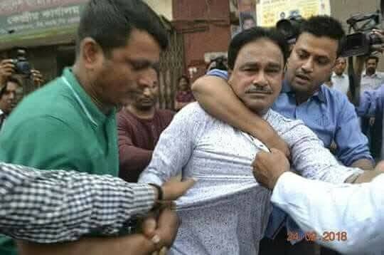 নয়াপল্টনে এক কর্মসূচি থেকে আলালকে গ্রেপ্তারের দৃশ্য। ছবি: সংগৃহীত