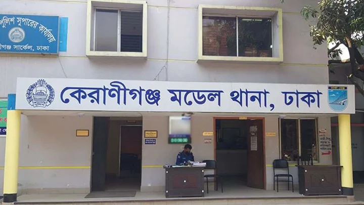 ফ্ল্যাট থেকে তরুণীর মরদেহ উদ্ধার, মিলল চাপাতি ও খেলনা হ্যান্ডকাফ