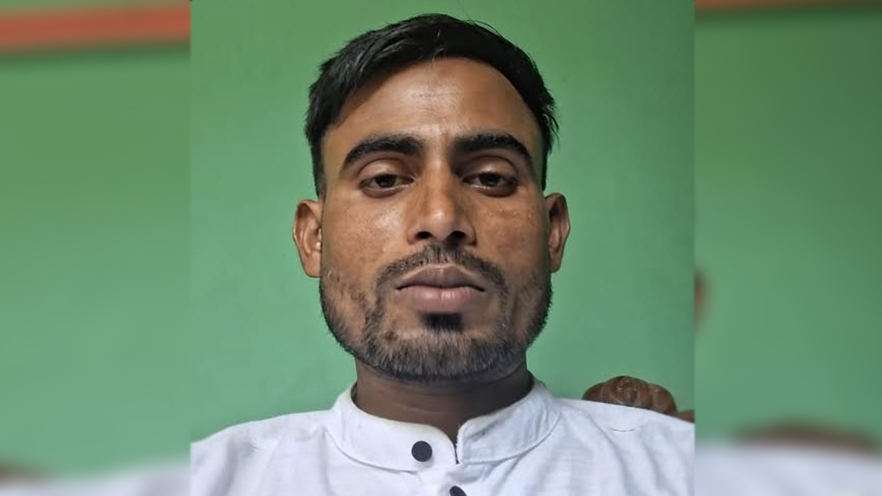 ভুল স্বীকার করে ফেসবুকে ক্ষমা চাইলেন সেই ছাত্রদল নেতা