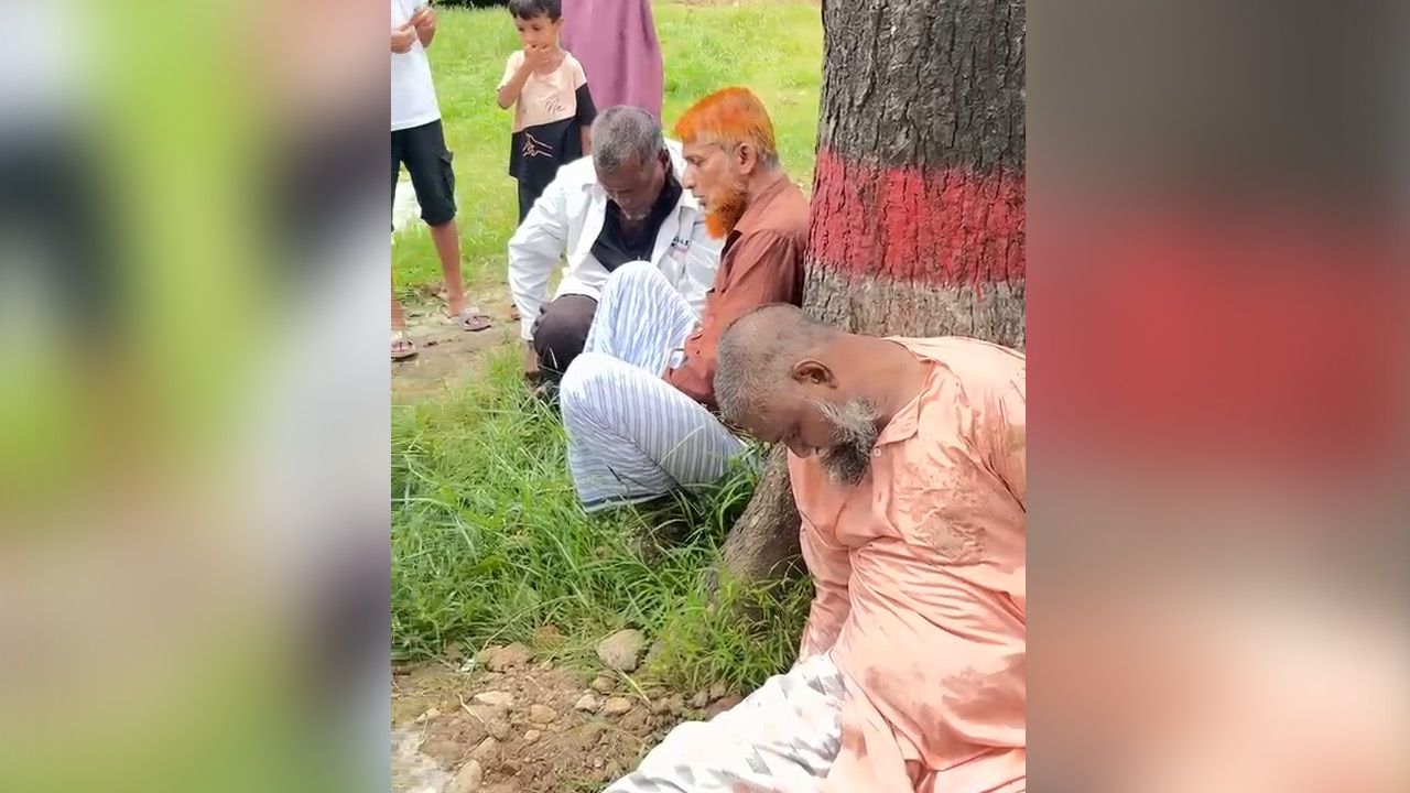গাছে বেঁধে রাখা প্রথম ব্যক্তিটি মারা গেছেন।