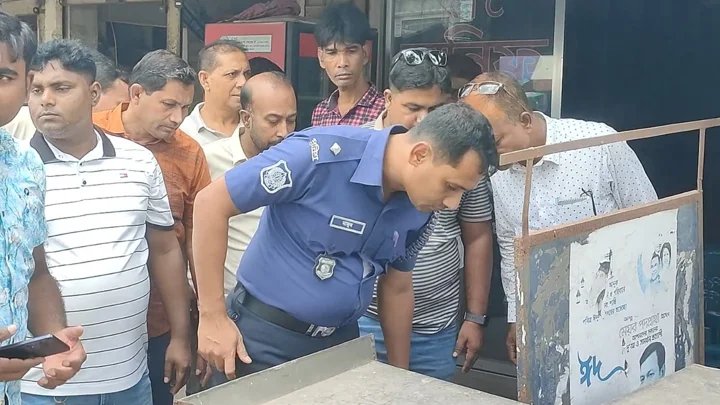 গাংনীতে এনসিপির সমাবেশস্থলের কাছ থেকে বোমাসদৃশ বস্তু উদ্ধার