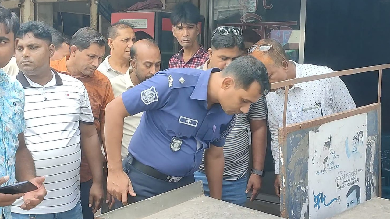 গাংনীতে এনসিপির সমাবেশস্থলের কাছ থেকে বোমাসদৃশ বস্তু উদ্ধার
