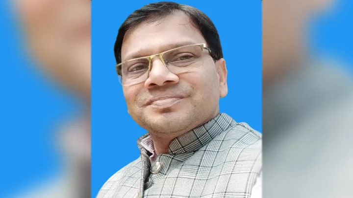১০ হাজার টাকা বেতনের কর্মচারীর ৪ কোটির প্রাসাদ