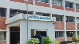 সিগারেট এনে না দেওয়ায় বাবা ও দুই ছেলেকে কুপিয়ে জখম