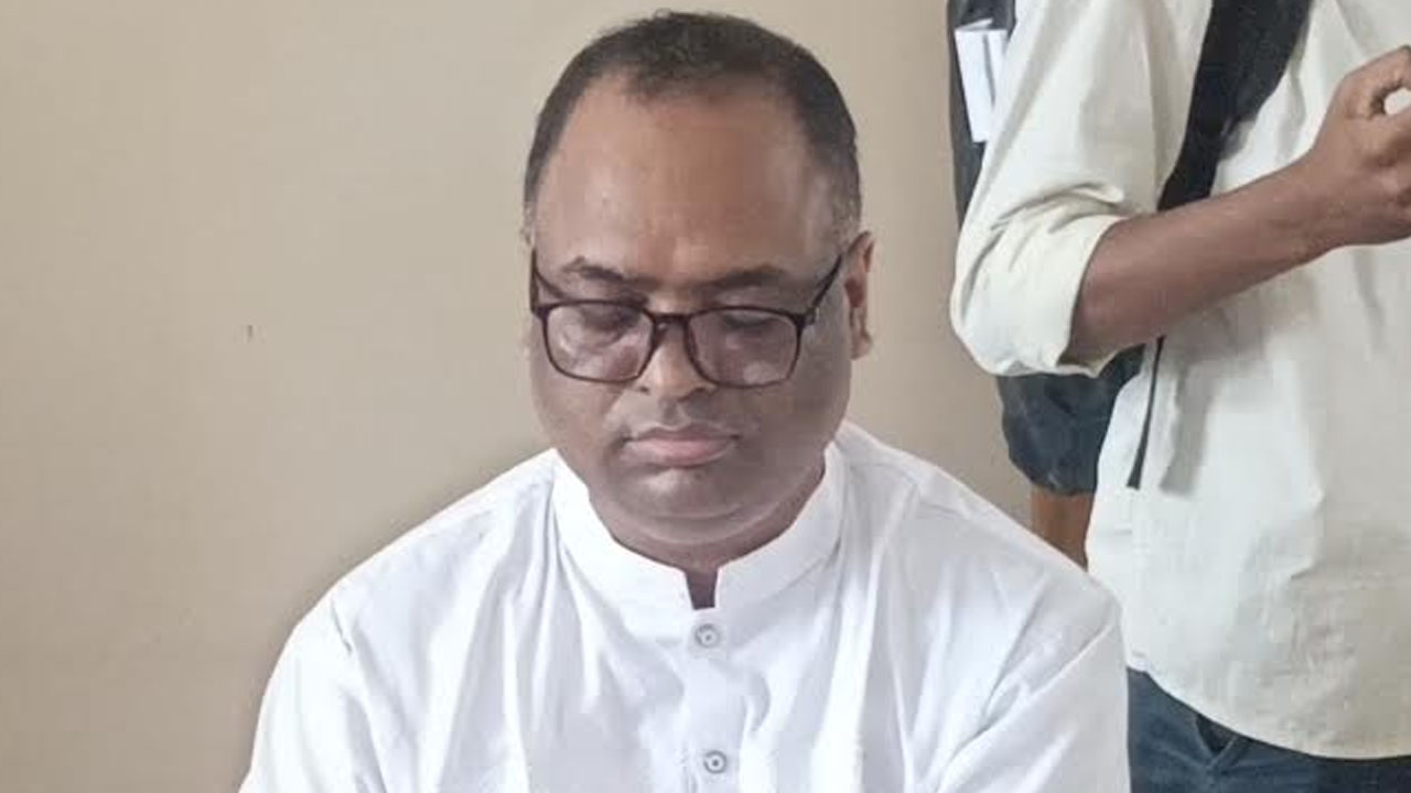 নানা অভিযোগে ২৩ মাস কলেজে না এসেও পুনর্বহাল অধ্যক্ষ