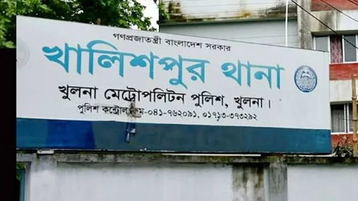 রাস্তা পার হতে গিয়ে বাসের ধাক্কায় প্রাণ গেল নারীর